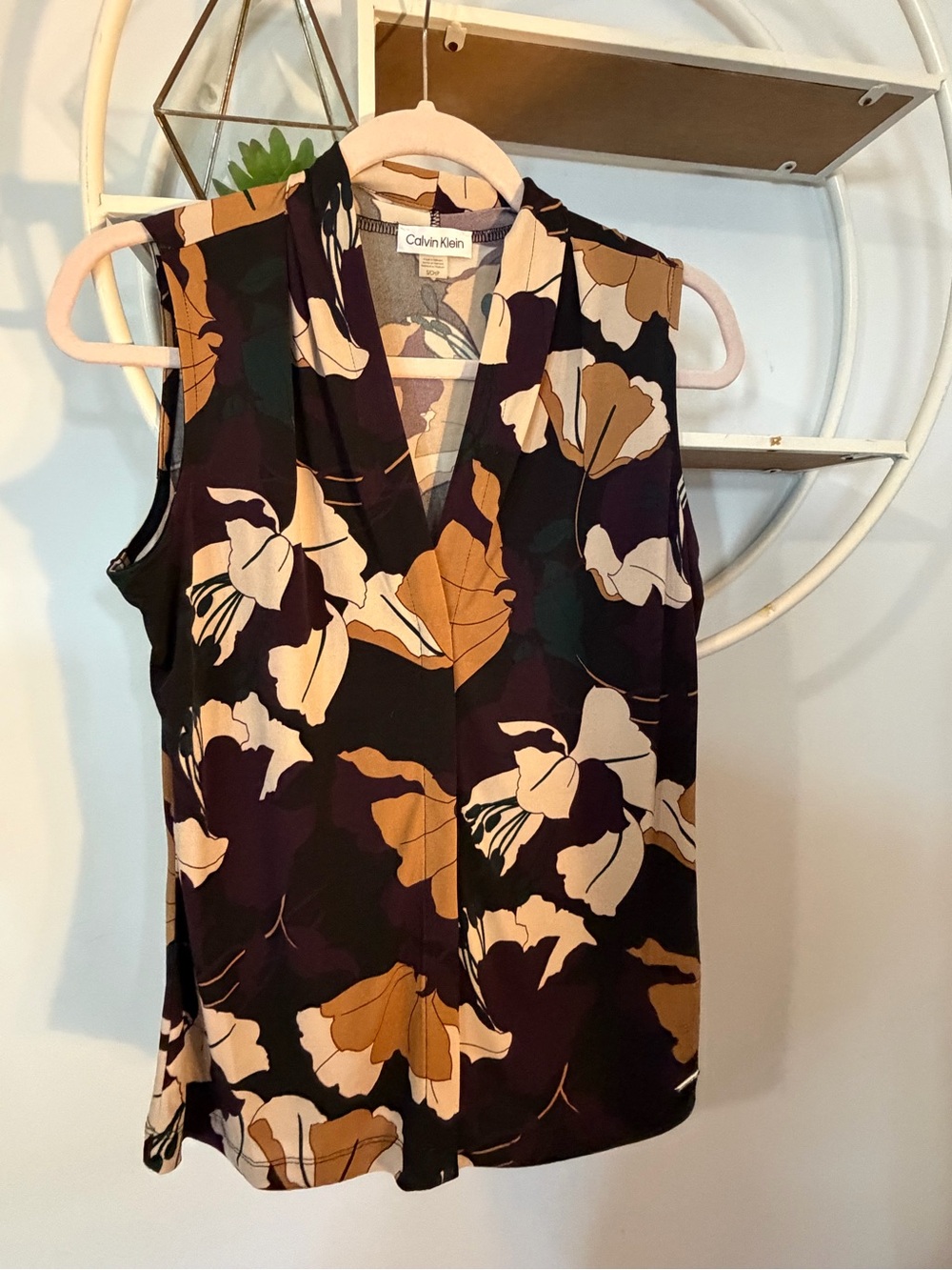 Calvin Klein Women’s Small S Floral V-Neck Sleeveless Blouse Top Dark Plum